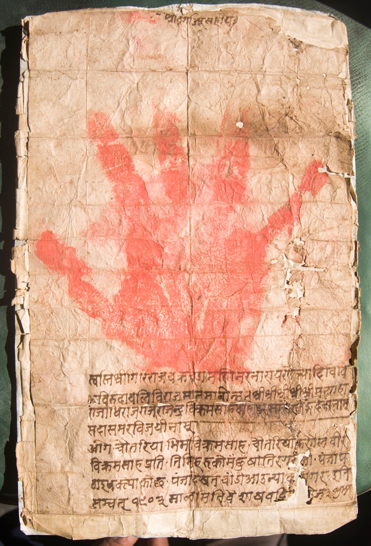 Ein pañjāpatra von König Rājendra (1846), National Archives Kathmandu. Foto: Manik Bajracharya.
