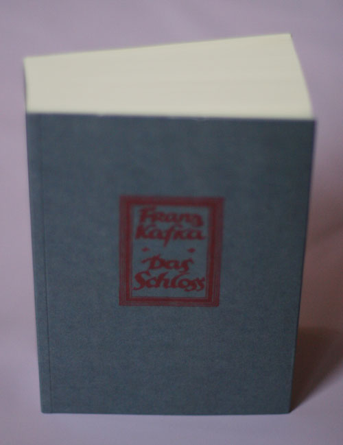 Faksimile der Erstausgabe von Franz Kafkas »Das Schloss«, herausgegeben von Max Brod (1926) 
